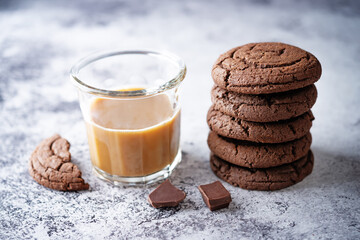 Chocolate cookies with chocolate slices