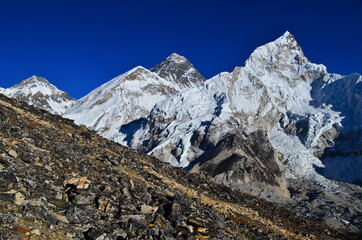 Obraz premium Mount Everest (8.848m) and Nuptse from the slopes of Kala Patthar, Sagarmatha National Park, Solu Khumbu, Nepal 