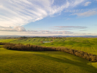 Obraz premium Dreamy and tranquil countryside landscape in Tuscany. Drone view, aerial shot.