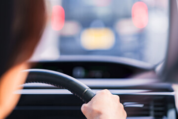 運転　ハンドル　自動車　日本人　