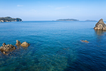 阿久根市戸柱周辺の海岸の澄んだ海  © 田村広充