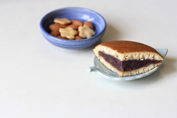 どら焼きとあられ