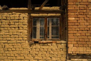 Fototapeta na wymiar old wall with window