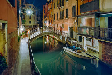 Fototapeta na wymiar Lagunenstadt Venedig bei Nacht