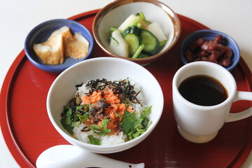 お茶漬けのある朝食