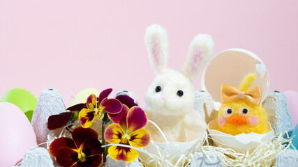 イースターエッグとひよこと白うさぎ（イースター素材）