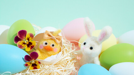 イースターエッグとひよこと白うさぎ（イースター素材） © mimi@TOKYO