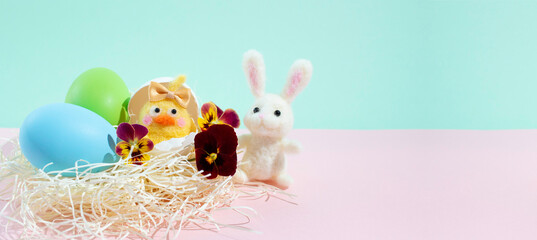 イースターエッグとひよこと白うさぎ（イースター素材） © mimi@TOKYO