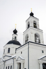 Obraz premium orthodox church made of white brick in winter