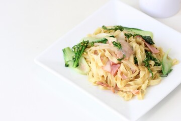 ハムと菜の花のフェットチーネ