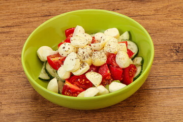 Salad with vegetables and mozzarlla