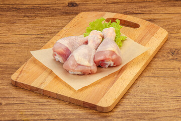 Raw chicken drumsticks for cooking