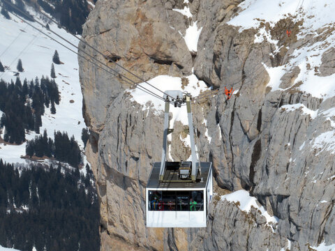 The mountain cable car Col du Pillon - Cabane - Scex Rouge (Glacier 3000 cableway) or Aerial ropeway ride (Aerial tramway), Les Diablerets - Canton of Vaud, Switzerland (Suisse)