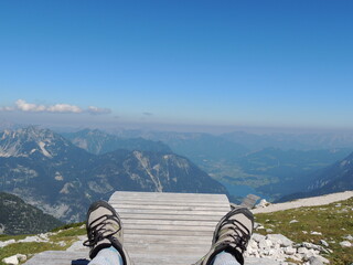 Five Fingers es una plataforma de mirador en las montañas Dachstein en el Monte Krippenstein,...