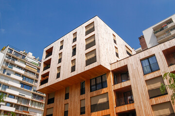 Obraz premium Immeuble moderne en bois à Paris