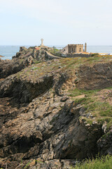 atlantic littoral at la pointe du d&eacute;coll&eacute; in brittany (france)