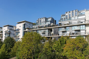 Barre d’immeuble moderne à Paris