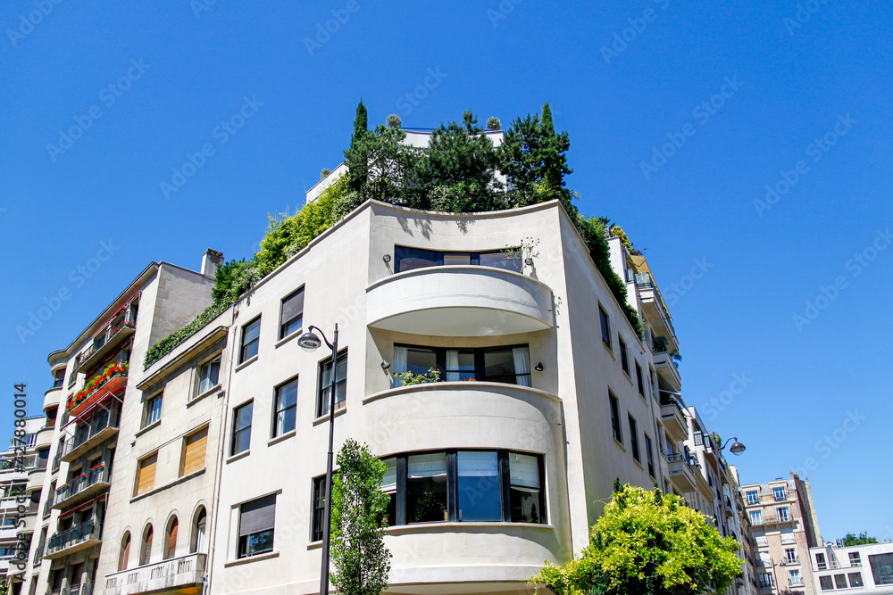 Wall mural Jardin terrasse sur le toit d'un immeuble moderne à Paris