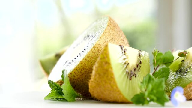 slice kiwi fruit and mint