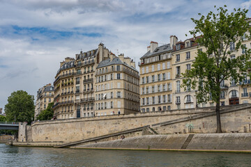 Fototapeta na wymiar Historic Haussmann apartment buildings along the Seine river bank, Paris 