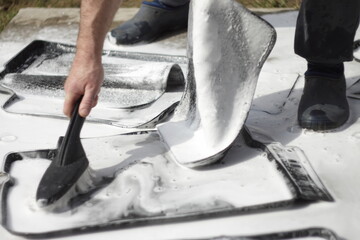 washing the rug with foam