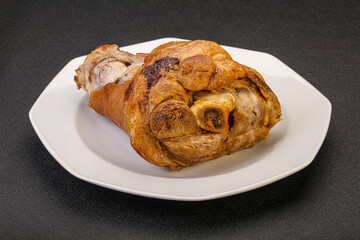 Baked pork knuckle with spices