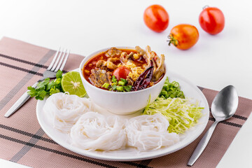 Rice vermicelli northern Thai with chicken and pok