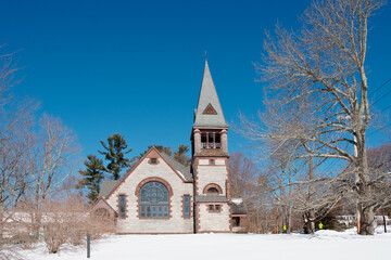Fototapeta na wymiar First parish church in Lincoln MA USA