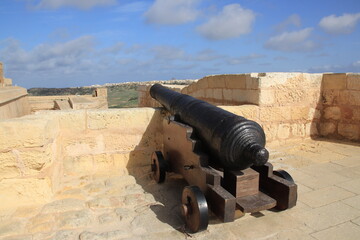 Fototapeta na wymiar Old cannon on an old fortress in Malta