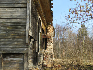 An old abandoned building on a sunny day.