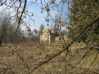 An old abandoned building on a sunny day.