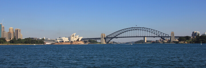 Fototapeta premium Panoramic view of the Sydney Harbor.
