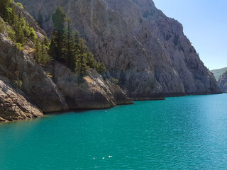 Seascape against the backdrop of mountains on a cloudless sunny day.