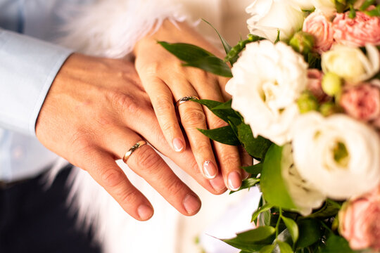 Picture of man and woman with wedding ring holding hands