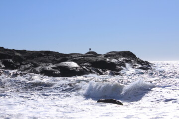 sea ​​waves and rocky coast - Mølen