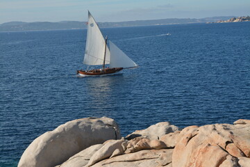 Barca a vela in navigazione