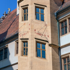Obraz premium antique sundial on the wall of a house in the small German town of Rothenburg ob der Tauber