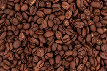 Naklejka premium Fresh brown roasted coffee beans flat background