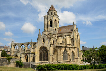 Fototapeta na wymiar Ruines de l’église Saint-Etienne-le-Vieux à Caen, Normandie, France