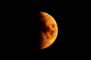 lune rousse en automne