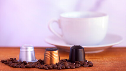 Coffee capsule and roasted coffee beans