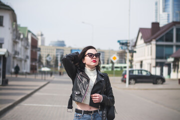 Fototapeta na wymiar lifestyle fashion portrait of young stylish hipster woman