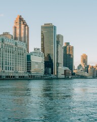 Fototapeta premium Buildings in the Upper East Side, from Roosevelt Island, New York City