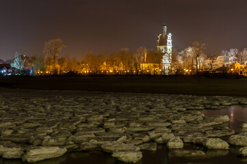 Nocne zdjęcia Sopotu, wykonane zimą z mola.