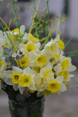 Vertical shot of a bouquet of gorgeous daffodils in a vase