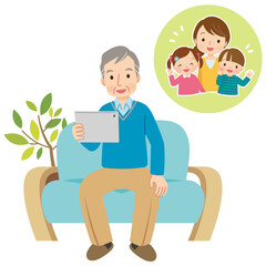 ビデオ通話する高齢者　オンライン