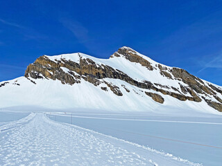 Glacier Walk - Marked glacier trail from Scex Rouge station to Quille du Diable (Travel destination...