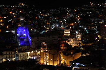 Fototapeta na wymiar Guanajuato de noche, vista desde el Pípila 