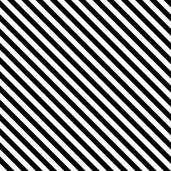 Patrón de rayas negras y blancas alternadas y ordenadas en diagonales con inclinación a la izquierda - obrazy, fototapety, plakaty