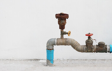 Obraz na płótnie Canvas Water valve on concrete wall